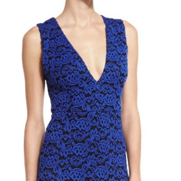 NWT $375 Alice + Olivia Kahlo V-Neck Lace Column Dress in Blue - size 4! - Picture 4 of 6